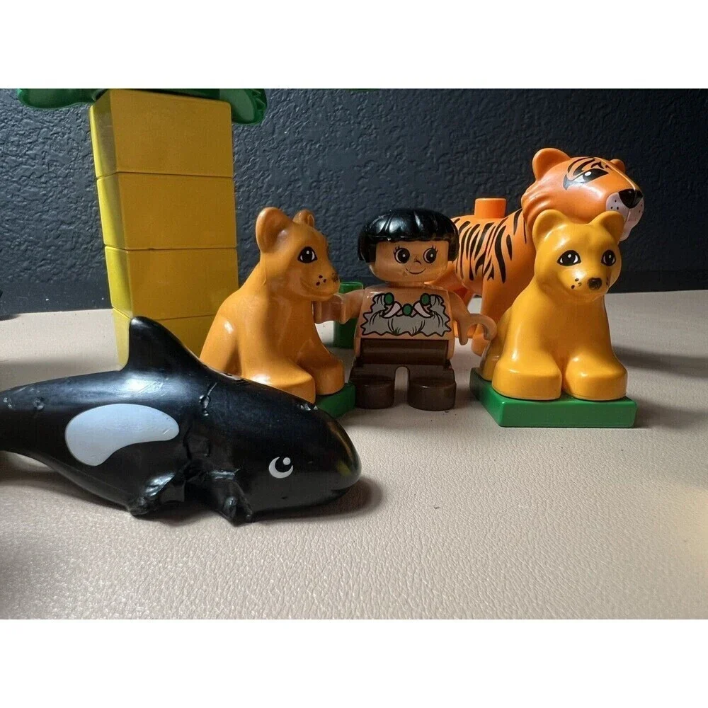 Lego Duplo  Vintage Caveman Set Total Of 20 Pieces Some Very Rare